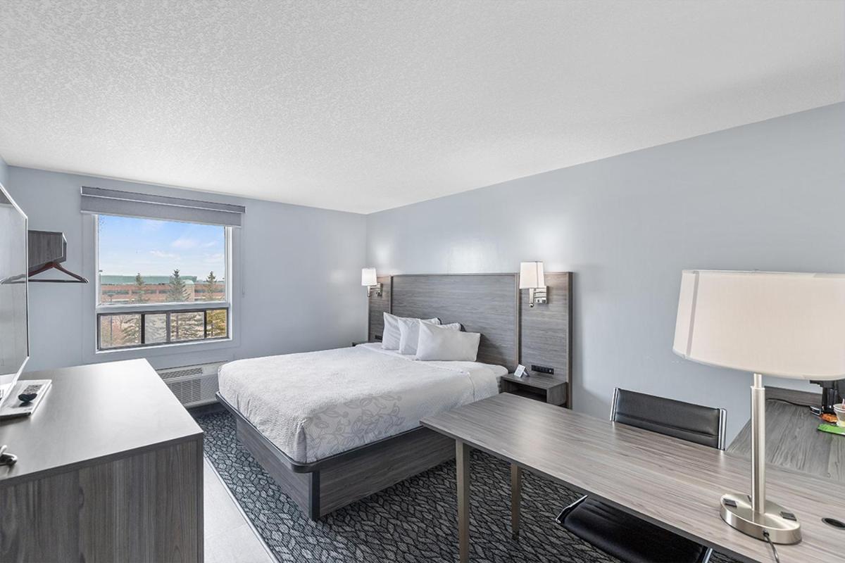 Emerald Hotel & Suites Calgary Airport Buitenkant foto